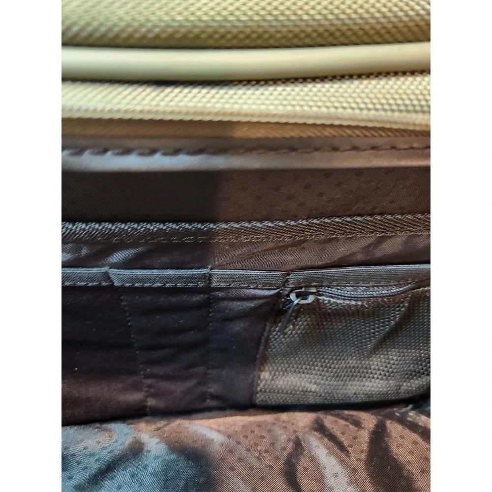 Samsonite Olive Green Travel Duffel Bag Carry-On Shoulder Strap Organizer‎